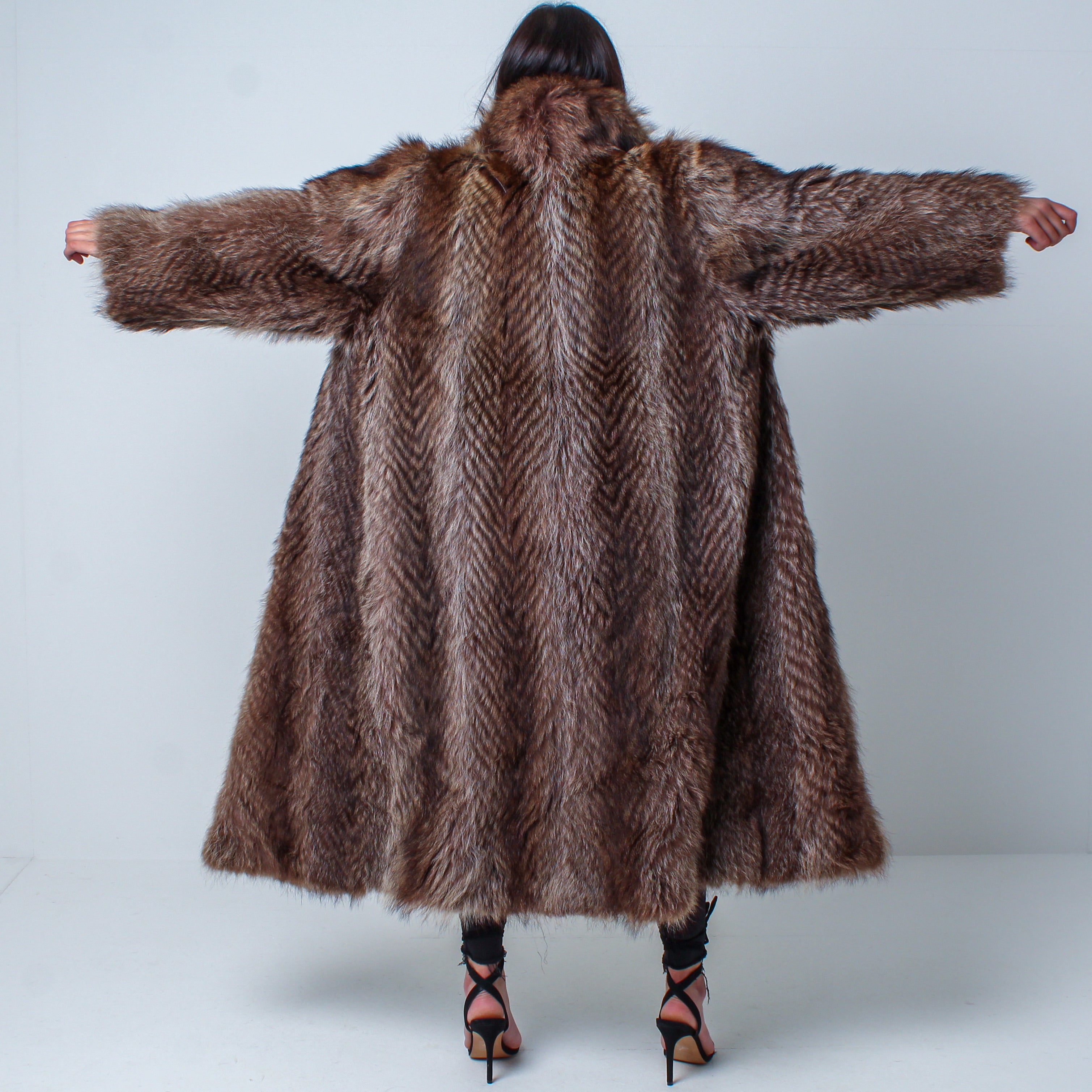 Incredible Full Length Vintage Real Racoon Fur Designer Coat Size: Medium-XL Women’s UK 12-18
