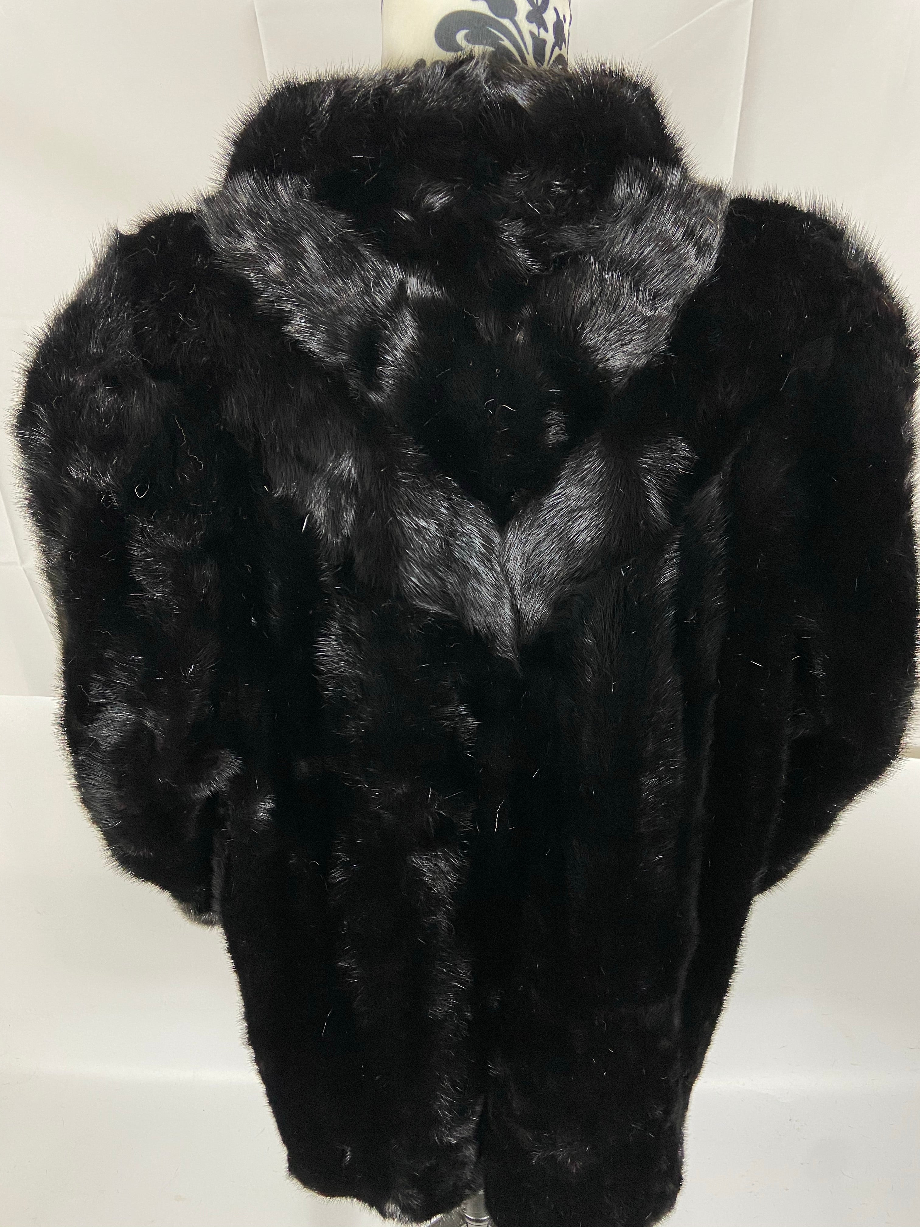 Vintage Luxury Saga Mink Ranch Mink Real Fur Coat - Size Women’s Medium / Small Men’s